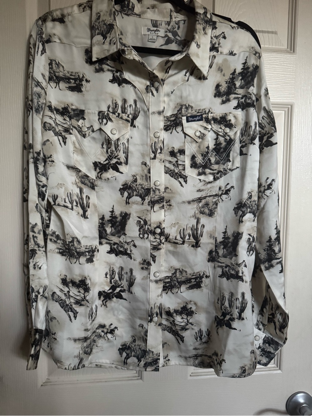 NWOT Wrangler Retro Women’s Western Print Button-Up Shirt, Size Large
